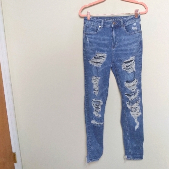 American Eagle Light Wash Distressed High Rise Stretch Denim Mom Jeans Size 0 - Picture 1 of 12